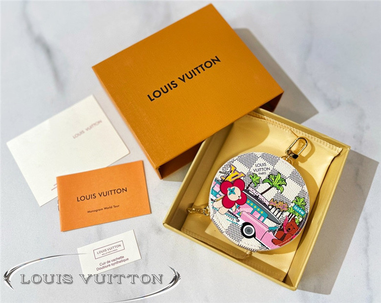 Louis Vuitton ILLUSTRE Vivienne HOLLYWOOD DRIVE XMAS BAG CHARM KEY HOLDER  M00502