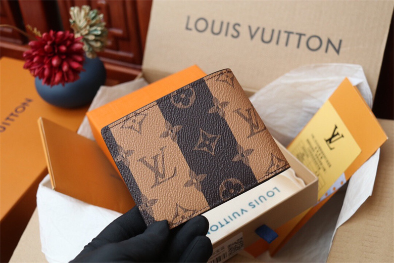 LOUIS VUITTON X NIGO MULTIPLE WALLET M81108