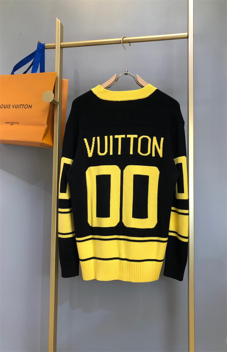 Louis Vuitton Intarsia Football T-Shirt (1A9TAX)